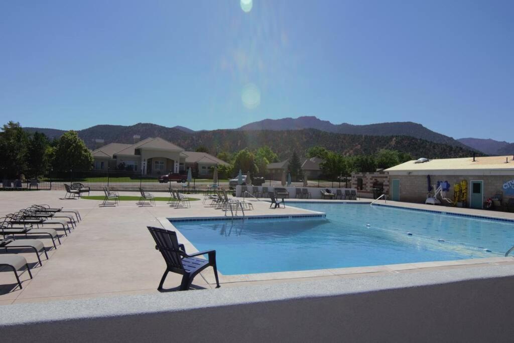 Tacit Shadow Resort Shangri-La King Suite, Gym, Coffee Bar, Hot-Tub, Free Laundry, Food Available Parowan Dış mekan fotoğraf